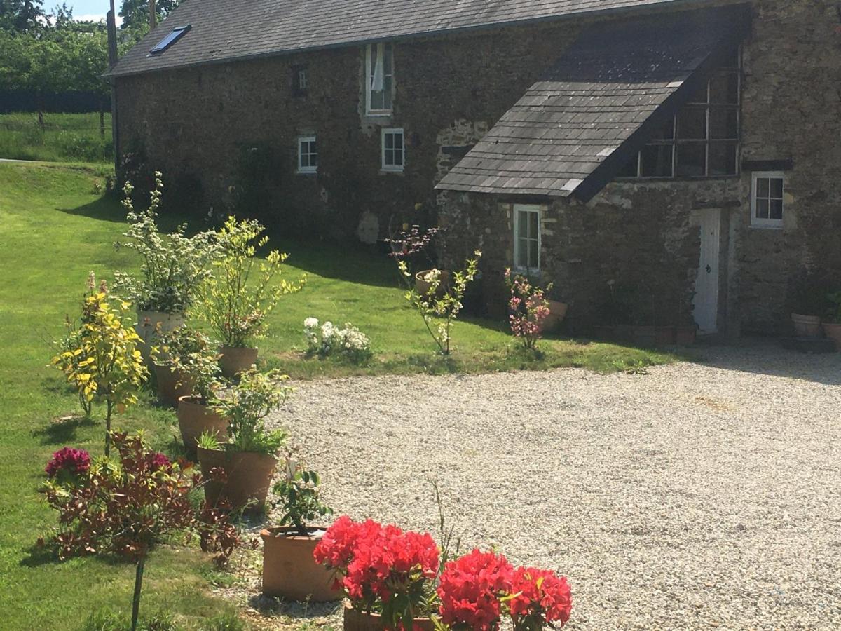 Chez Thomas Panzió Saint-Georges-D'Aunay Kültér fotó