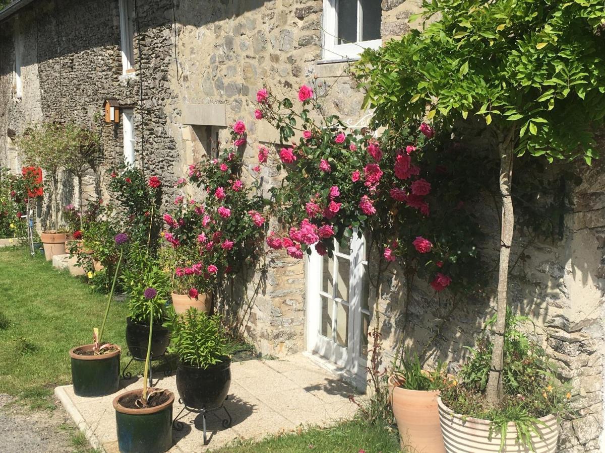 Chez Thomas Panzió Saint-Georges-D'Aunay Kültér fotó
