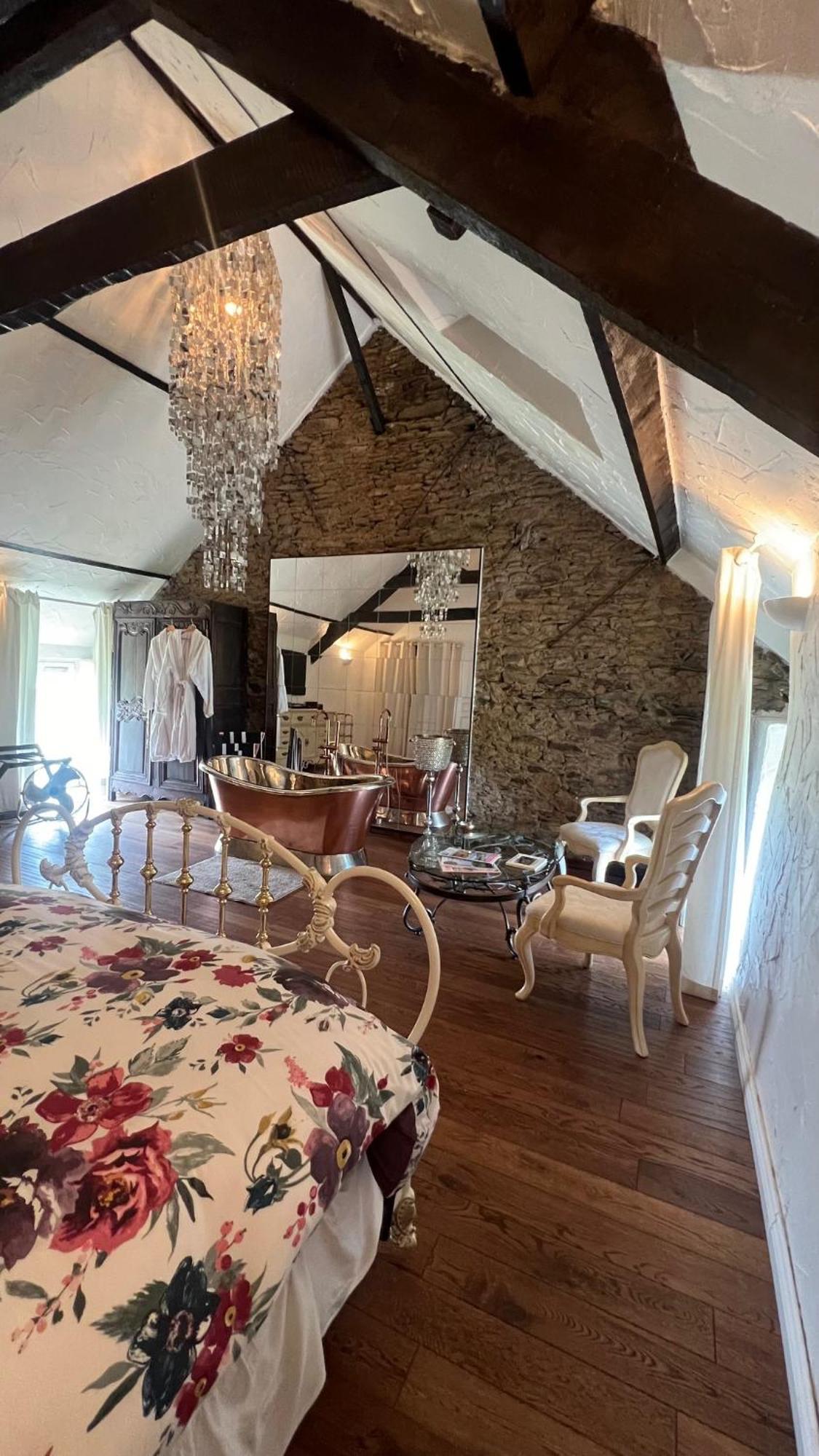 Chez Thomas Panzió Saint-Georges-D'Aunay Kültér fotó