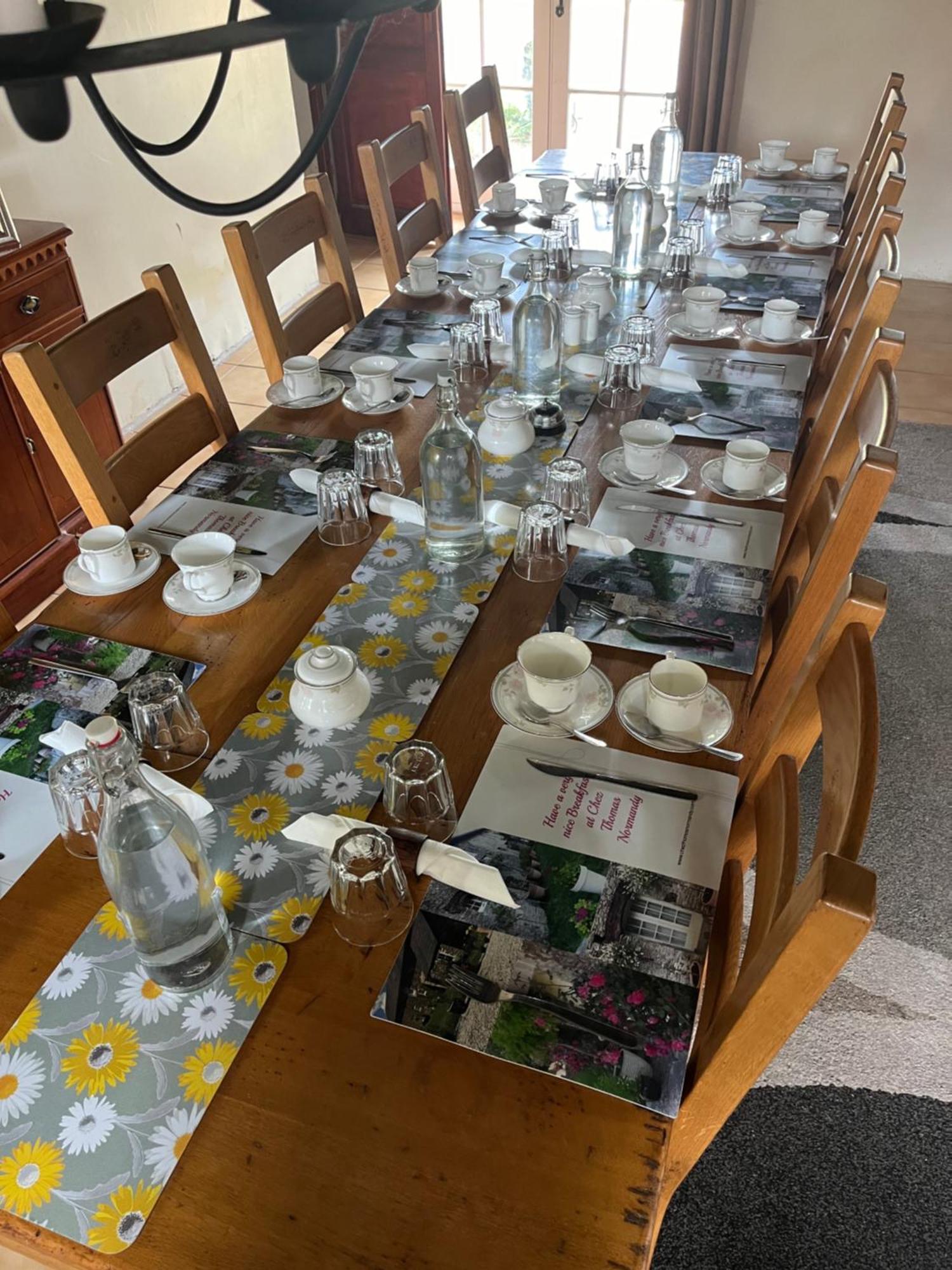 Chez Thomas Panzió Saint-Georges-D'Aunay Kültér fotó